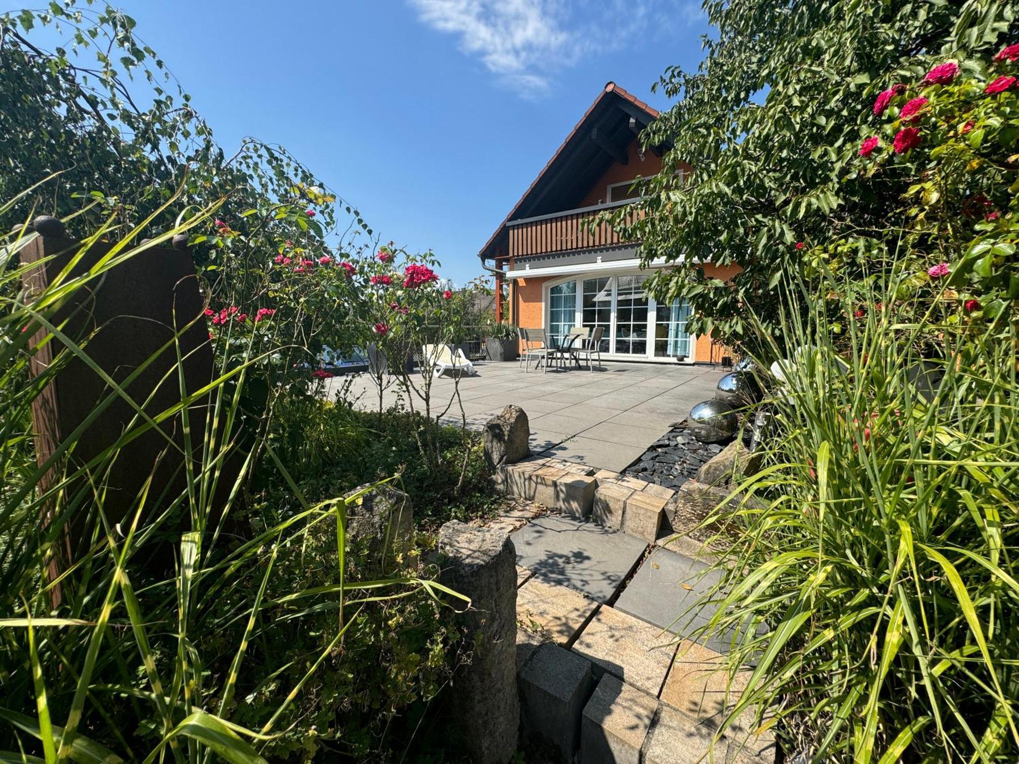 B&B'S Im Aischgrund Adelsdorf Exterior photo