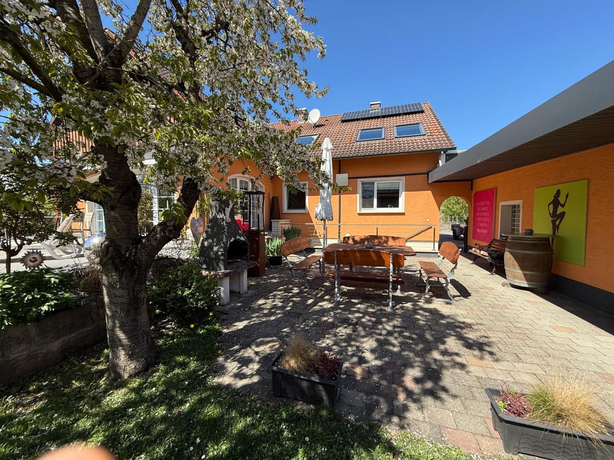B&B'S Im Aischgrund Adelsdorf Exterior photo